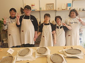 흙으로 빚은 우리들의 특별한 시간! - 도자기 시계 만들기 체험